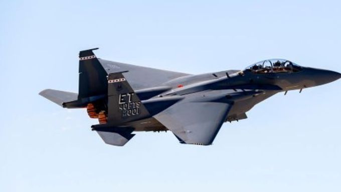 한화시스템, 미국 보잉 F-15 항전 장비 공급 계약… 미국 진출 첫 성공